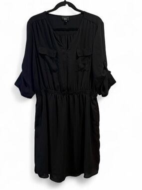 Relaxed Black Midi Dress with Elastic Waist and Chest Pockets